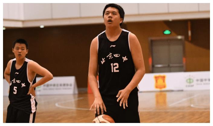 唯一被父亲阻止的"球二代"!15岁身高达到2.05米,天赋克制不住