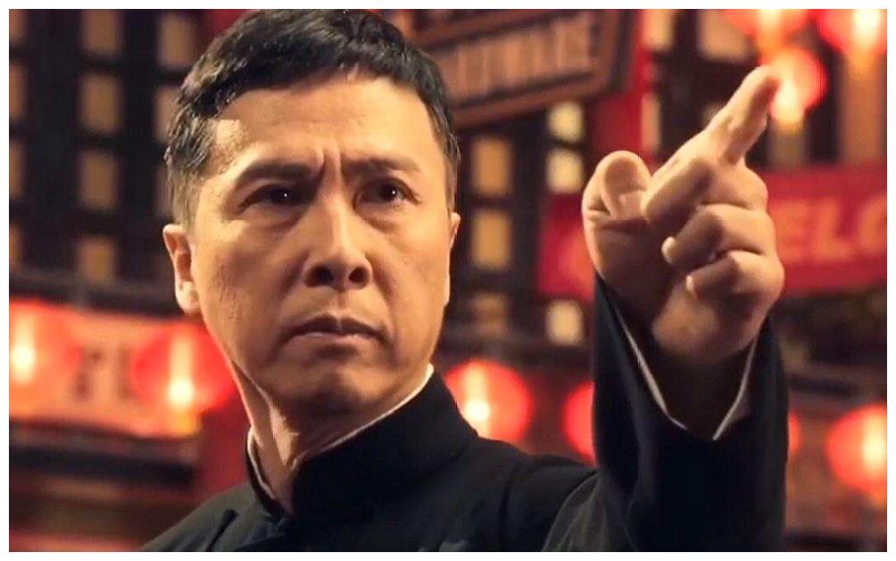 为什么叶问4中陈国坤演李小龙?看完老照片对比后,估计是重生!