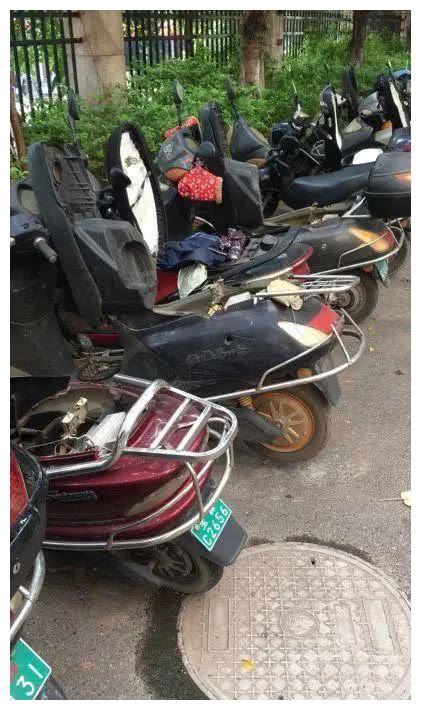 "不可能打工"周立齐出狱当天,广西十多辆电动车电瓶被偷!