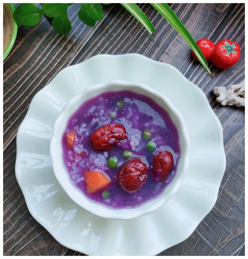 剩饭不好处理?试一试这个剩饭做的紫薯红枣粥,美味香甜颜值也高