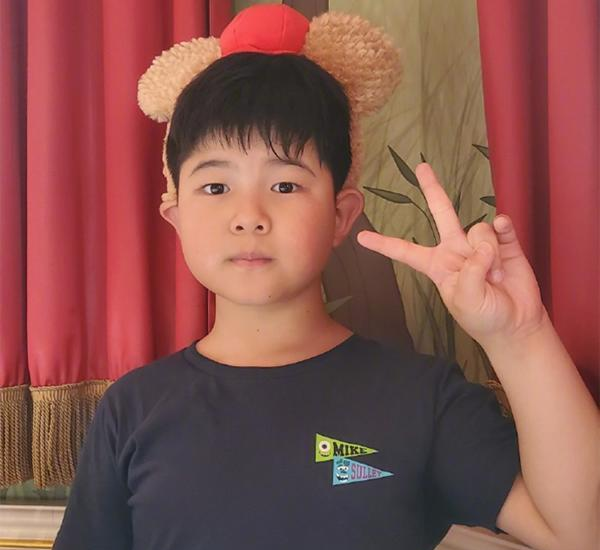 胡可晒儿子近照,两兄弟长胖不少,网友调侃吃得太好