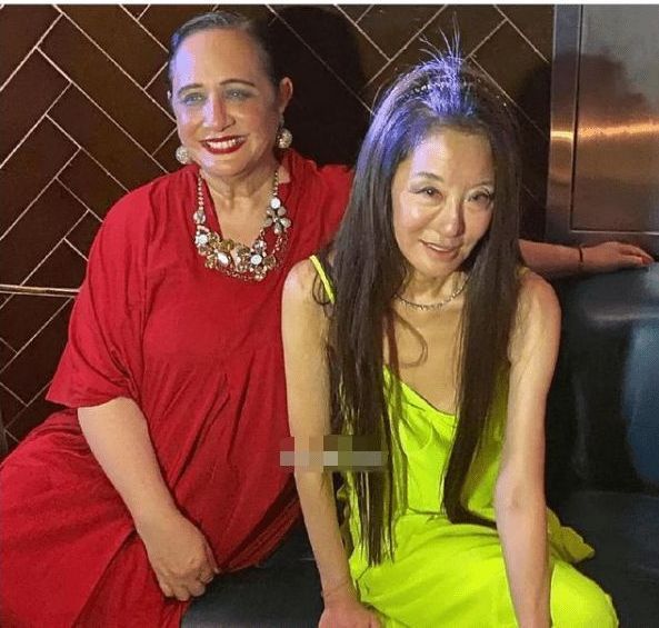 72岁王薇薇不服老?首次挑战米老鼠造型,十级美颜盖不住老态休闲区蓝鸢梦想 - Www.slyday.coM 72岁王薇薇不服老?首次挑战米老鼠造型,十级美颜盖不住老态休闲区蓝鸢梦想 - Www.slyday.coM