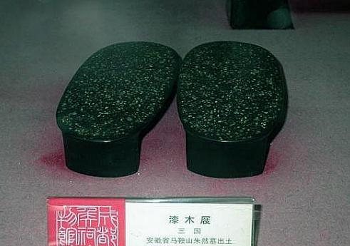 生擒关羽的东吴大将，1700年后墓室出土一物，<a href=
