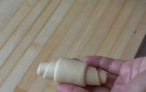 1碗面粉1个鸡蛋，做孩子爱吃的奶油面包卷，绵软醇香，早餐首选休闲区蓝鸢梦想 - Www.slyday.coM