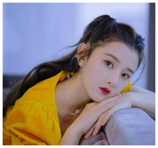 98年是美少女出生年杨超越赵露思还没啥看到她有点意外