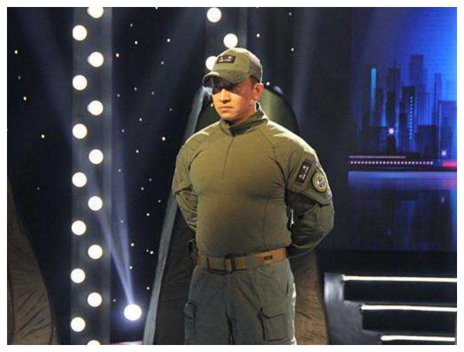 中国最牛保镖自称1打30时薪4千美元巴菲特访华点名要雇他