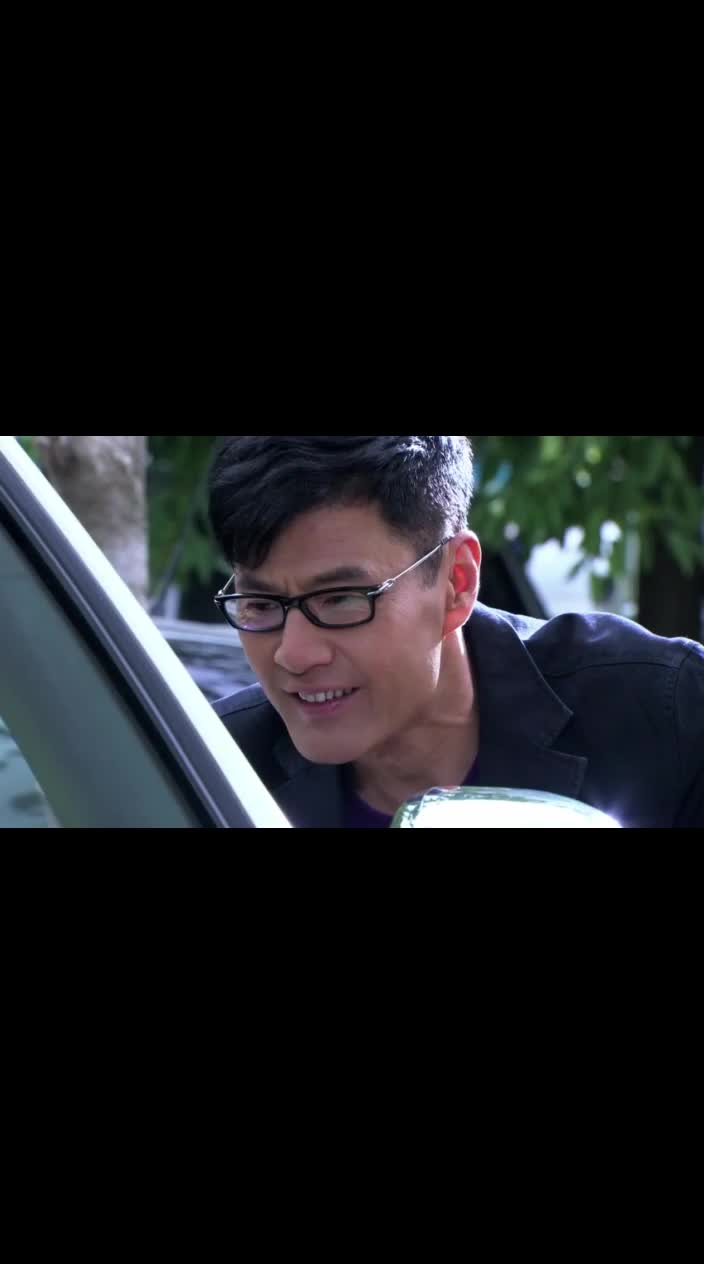 费俞挽着莎莎参加酒席香菱撞见脸秒变牵齐康手