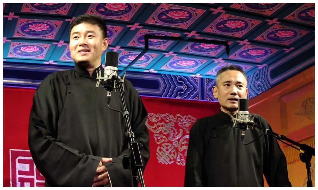 德云社突发舞台事故,李云天六分钟完美救场,不愧是最早上春晚的