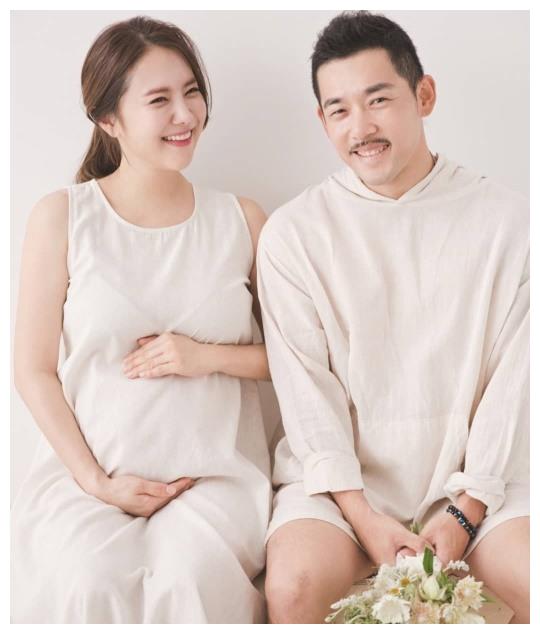 刘荷娜整容后像换头 放羊的星星的夏之星不见了 嫁入豪门育有两儿