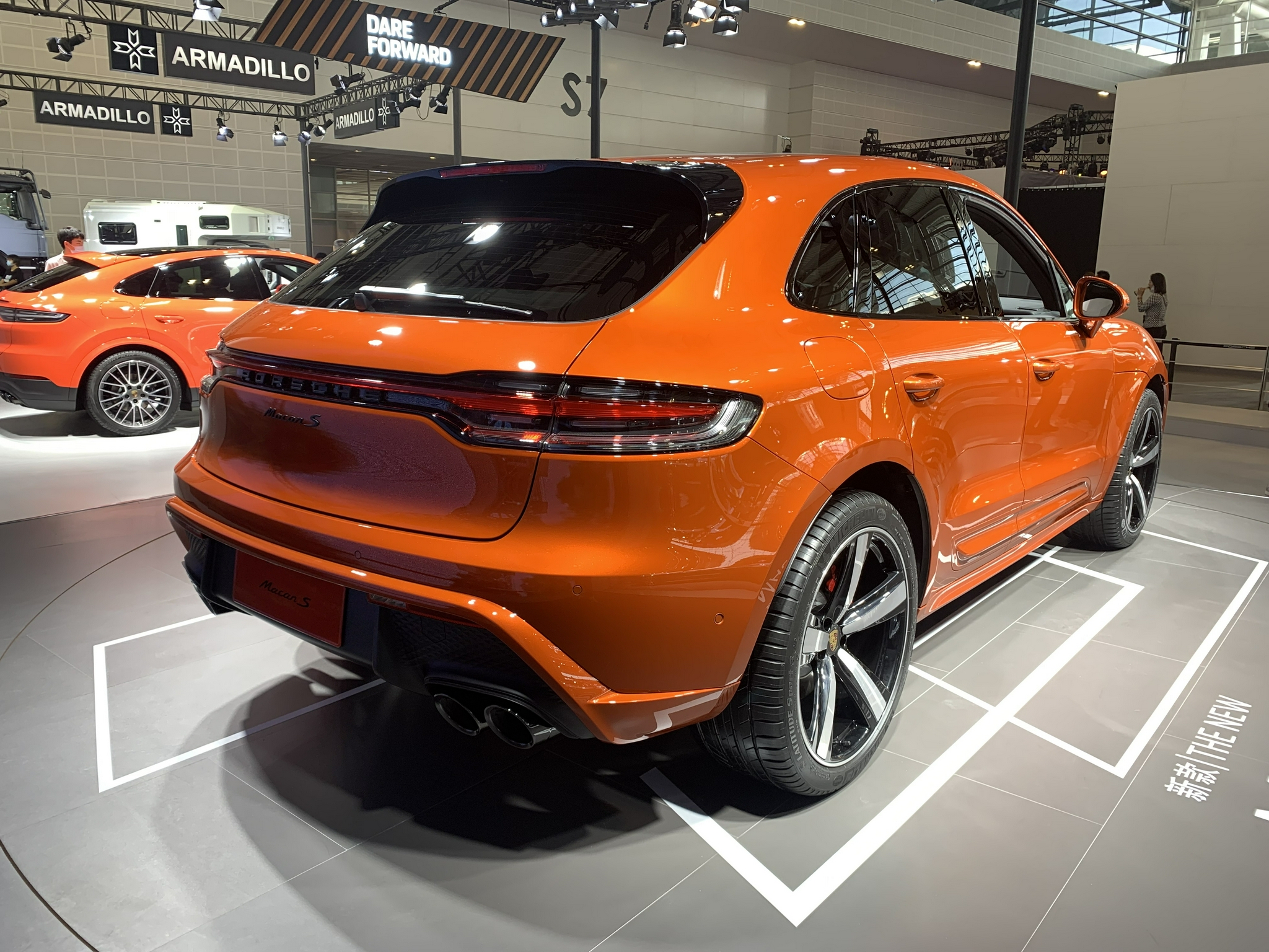 全新保时捷macan亮相天津车展它真的是换标奥迪q5吗