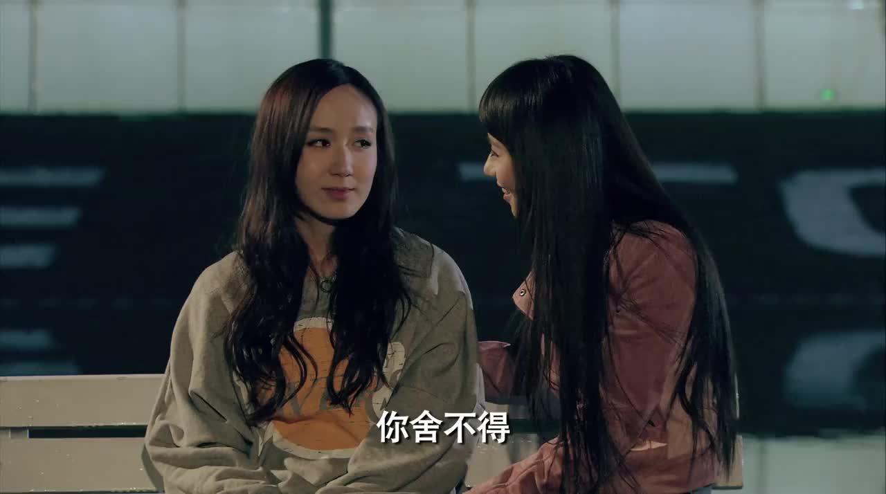 爱情公寓一菲嘴硬否认自己喜欢小贤诺澜一句话让她绷不住了