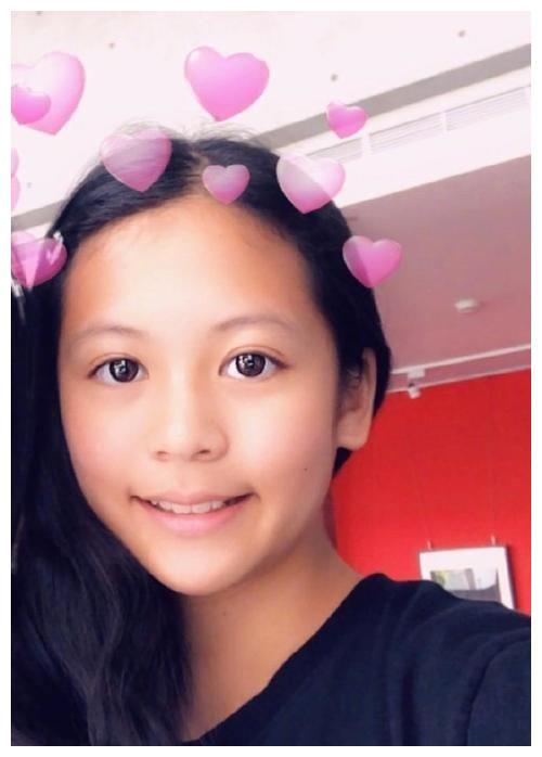 翁虹13岁女儿近照曝光,五官深邃撞脸阿娇,一家神仙颜值惹人羡