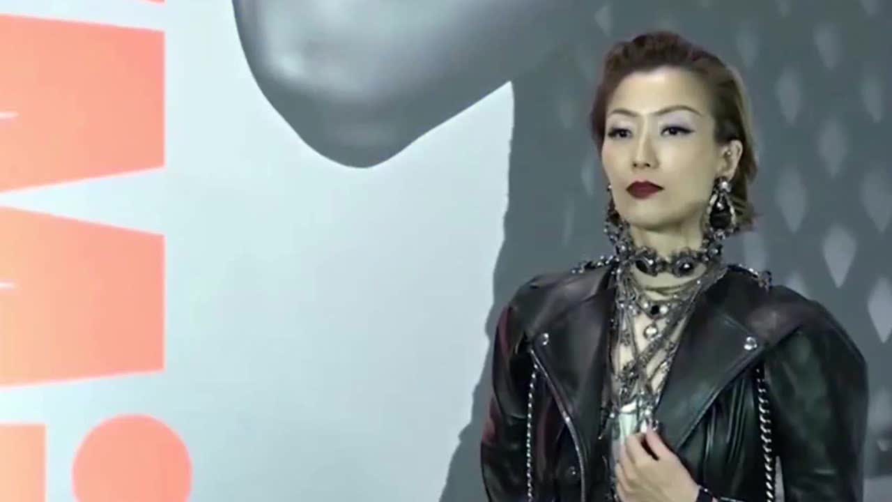 郑秀文晒近照状态好 暖心鼓励粉丝做好自己不放弃