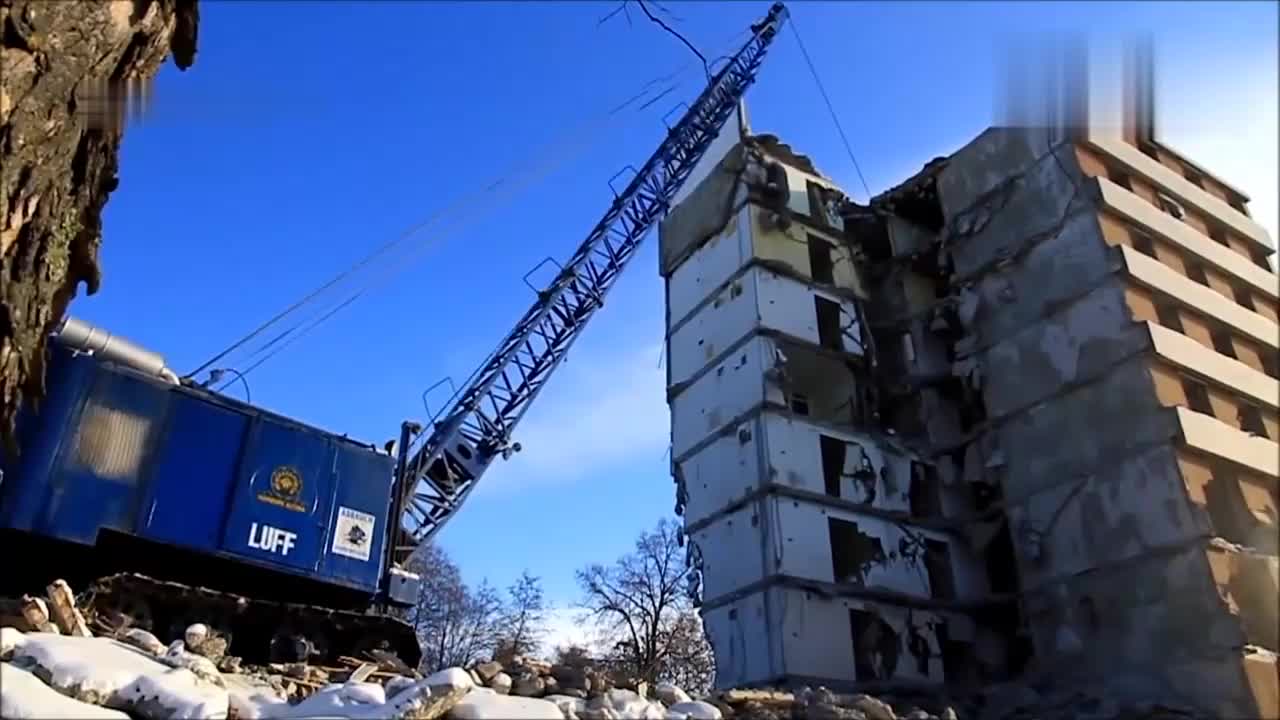 实拍用流星锤拆高楼,威力大到不敢想象!