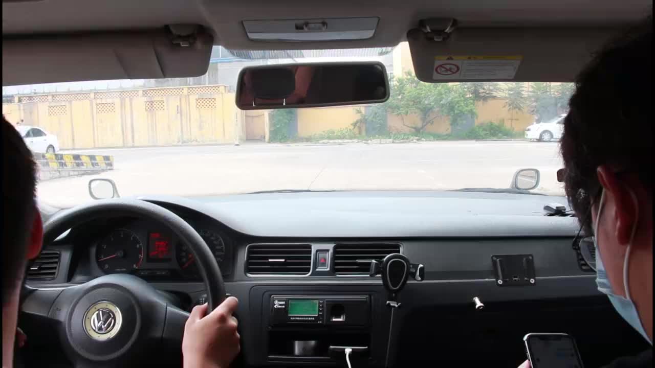 男学员科目二倒车入库,看到自己倒库的情况,都笑了