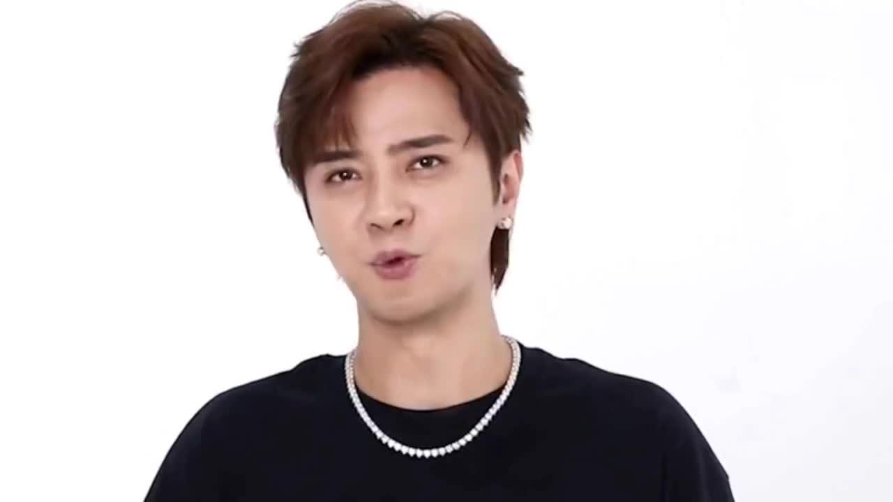 罗志祥分手后首晒正脸自拍 频发动态疑为复出试探