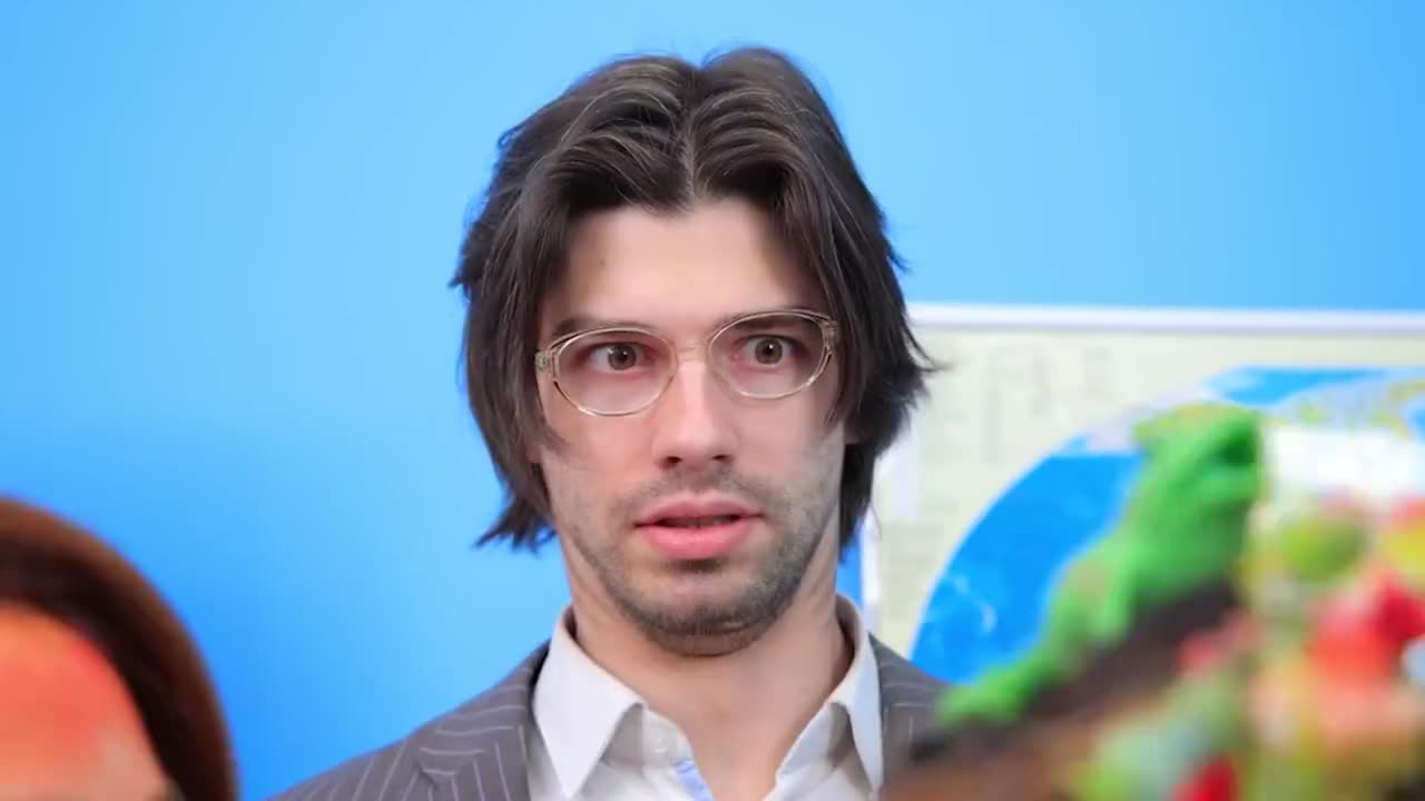 邓超看林允太丑,拿出十万打发她走 为您推荐: 宋民国穿美人鱼衣服太紧