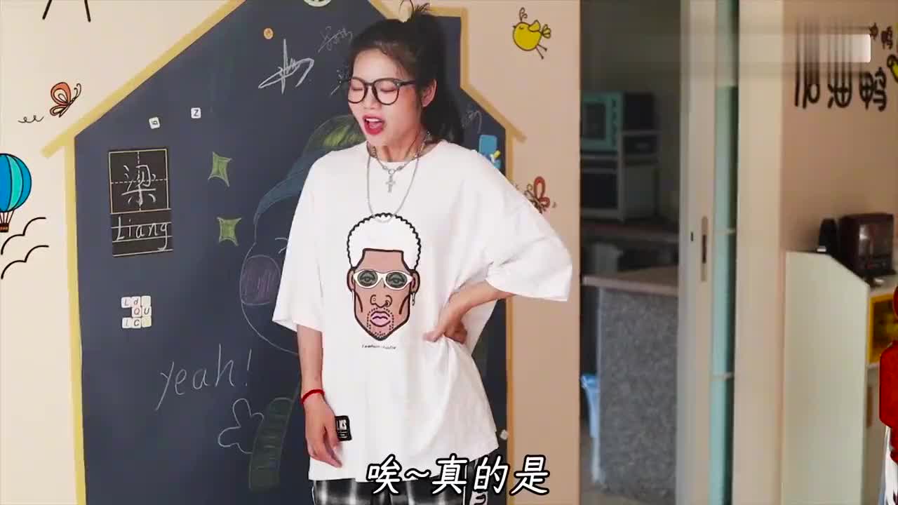 弟弟除了吃什么事都不干,阿鱼酱把他的薯片抢过来,做成了土豆泥