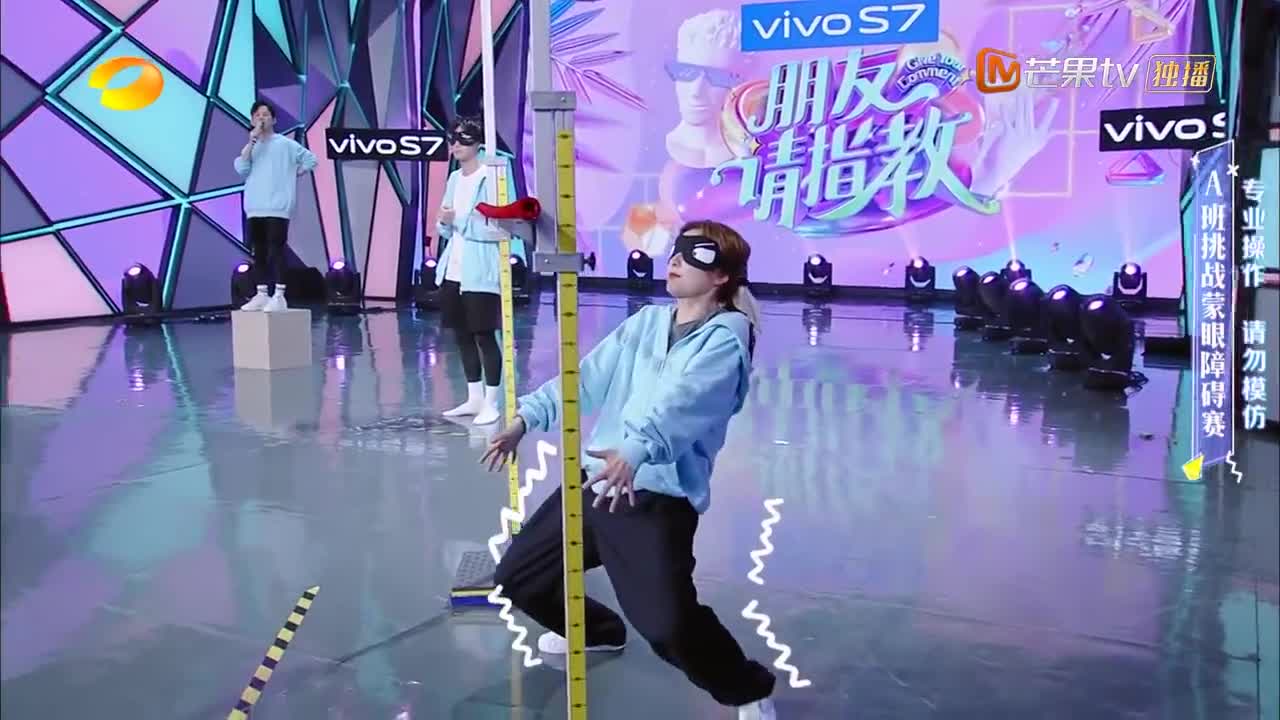 谭松韵火遍全国的螃蟹舞,被吴昕神模仿,台下李雪琴笑瘫!