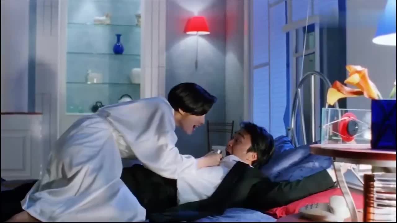 逃学威龙:女杀手刺杀周星星,万万想不到,他还能用脚开枪!