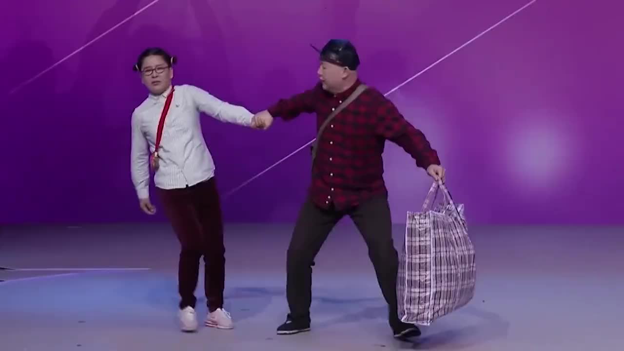 小品蠢得死童鸣搞笑小品歌手参加选秀会哭的观众都自己带