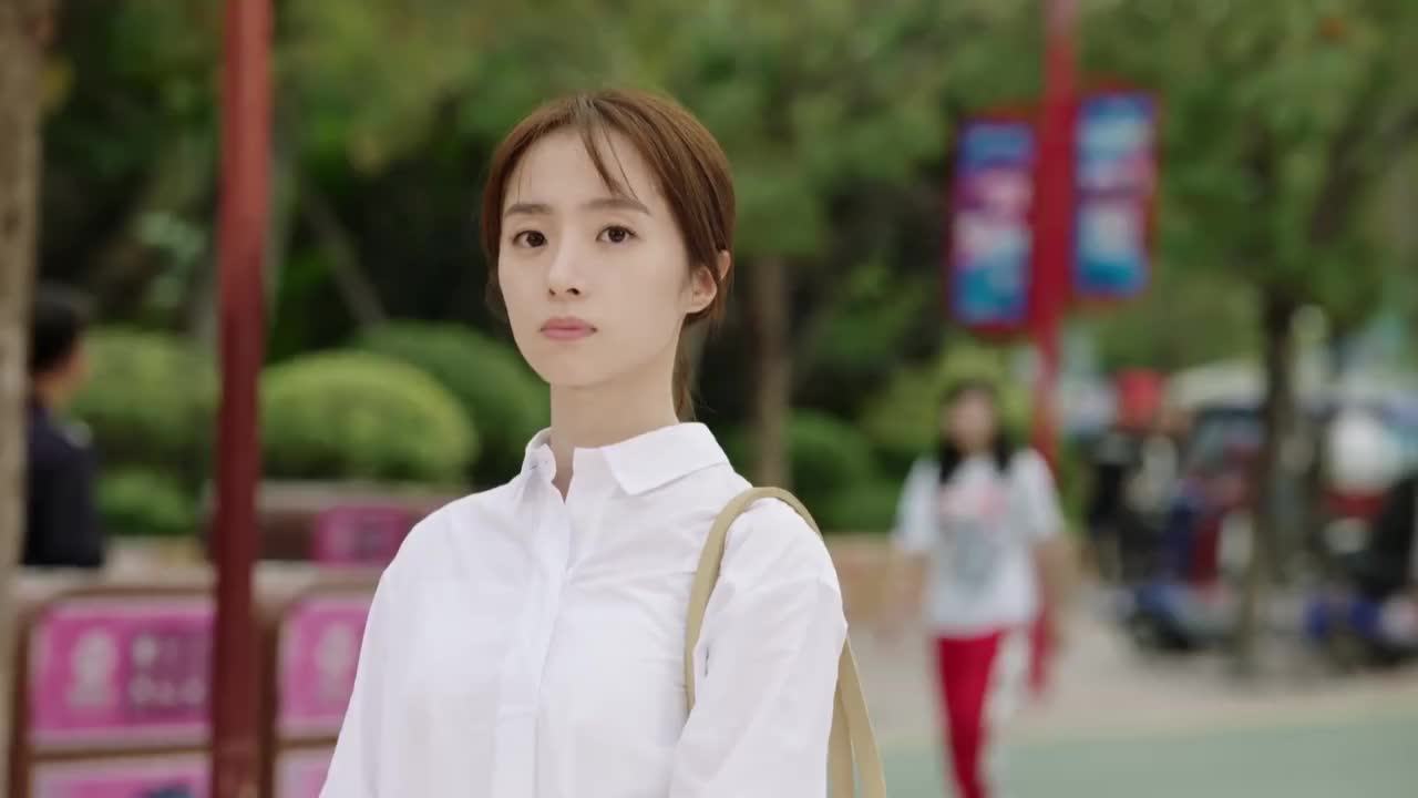 暗恋橘生淮南婀娜多姿的胡冰卿笑容治愈暖心让人无法抗拒