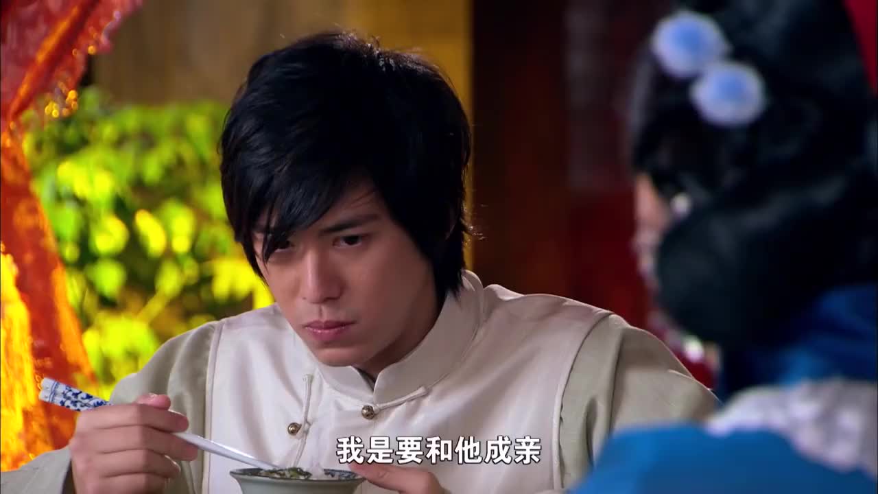 笑红颜五姨太改嫁给少爷当着众人叫嚣夫人听见不敢吭声