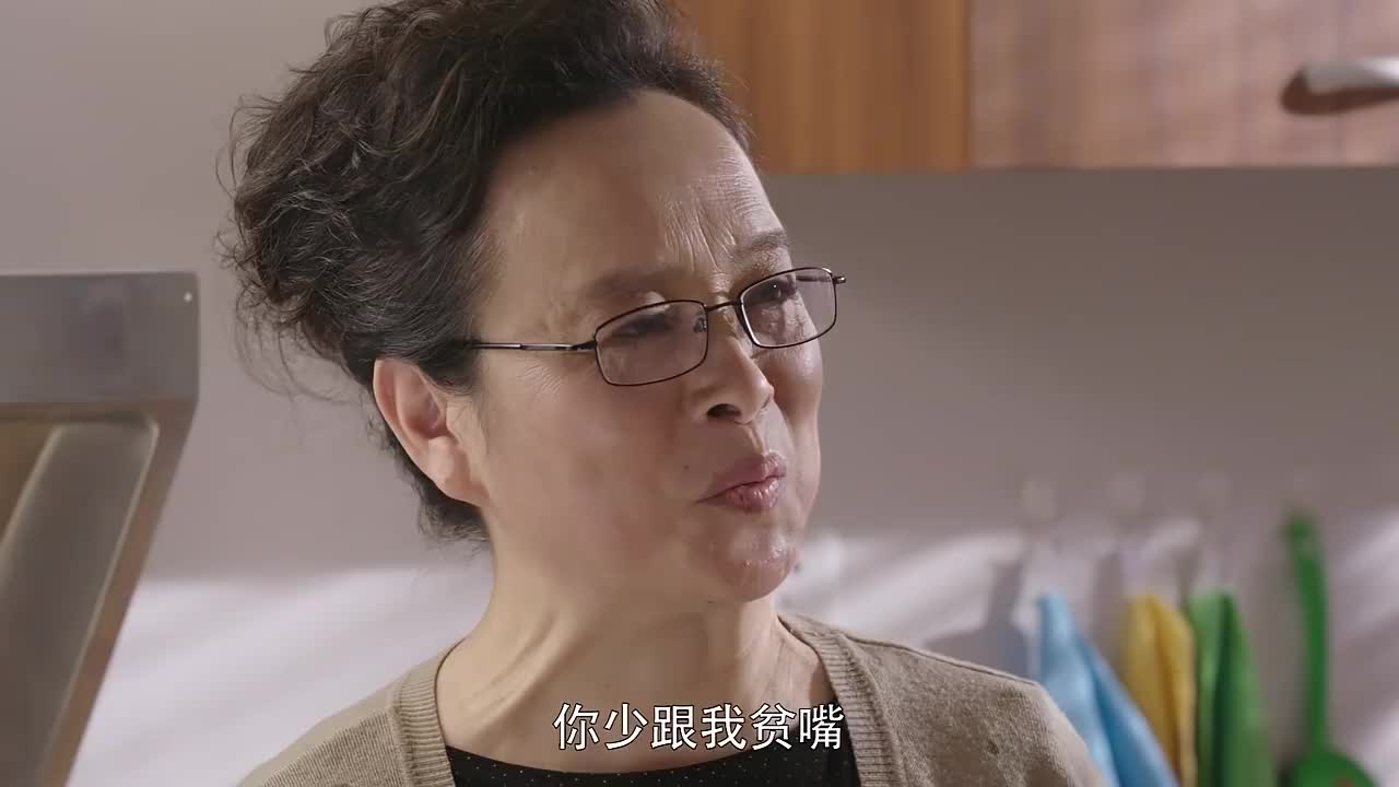 霹雳火冯教授让高胜寒赶紧帮蓝妞找妈妈也好照顾自己