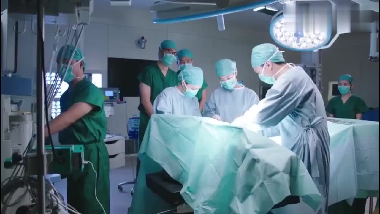 外科风云医生手术中患者突然出现意外陆大夫冷静处理