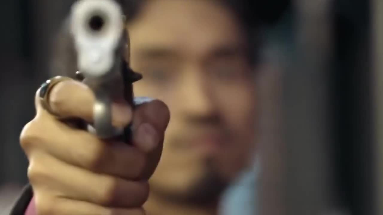 如果你被枪指着脑袋会怎么做呢