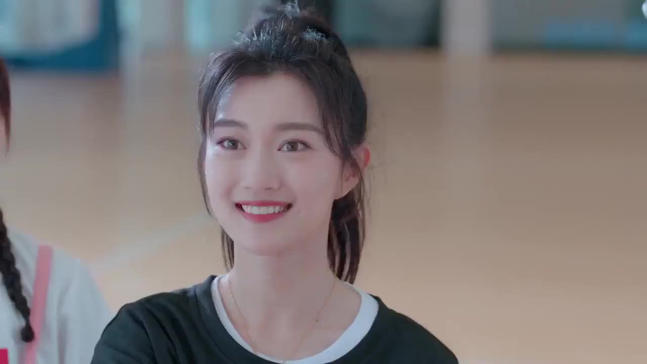 世界上最动听的你虞欢和苗苗开始八卦梁成和乔易白可能是一对