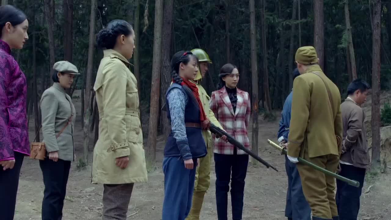 野山鹰众人伪装敌人竟遭长官试探他们能否妥善解决危机