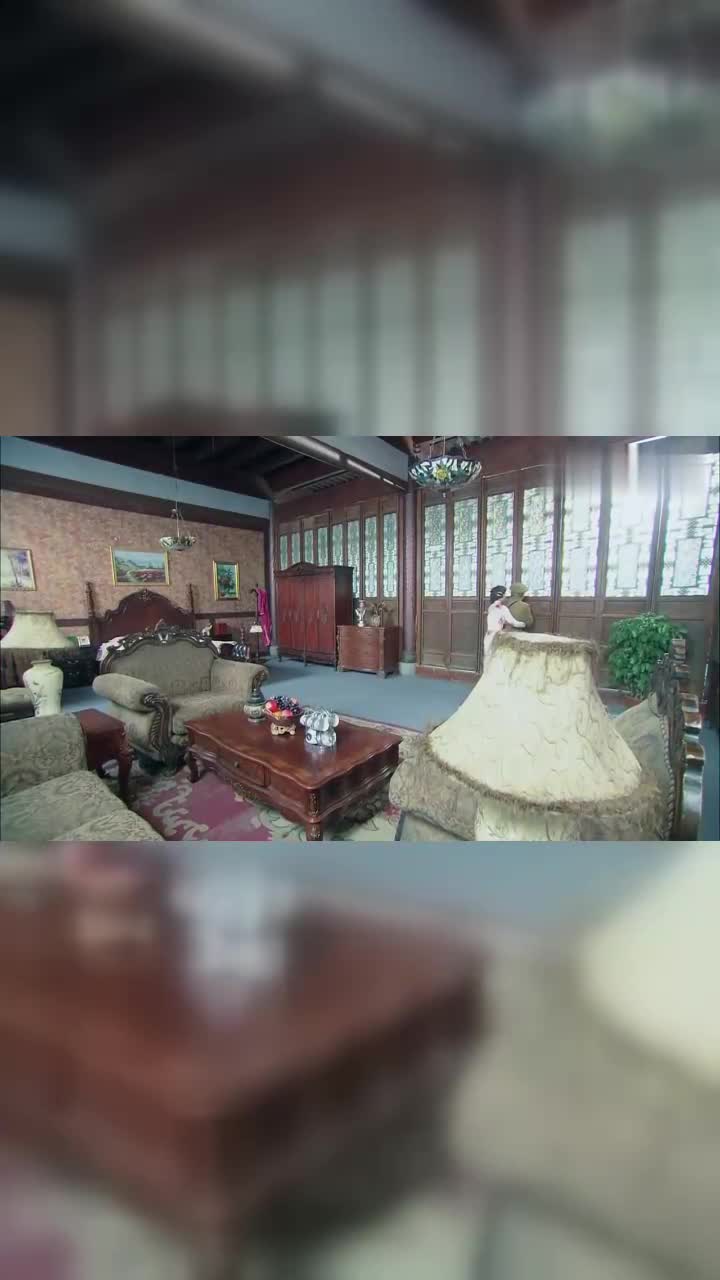 地雷英雄传伪军私进县长夫人房间正高兴哪料县长突然回来了