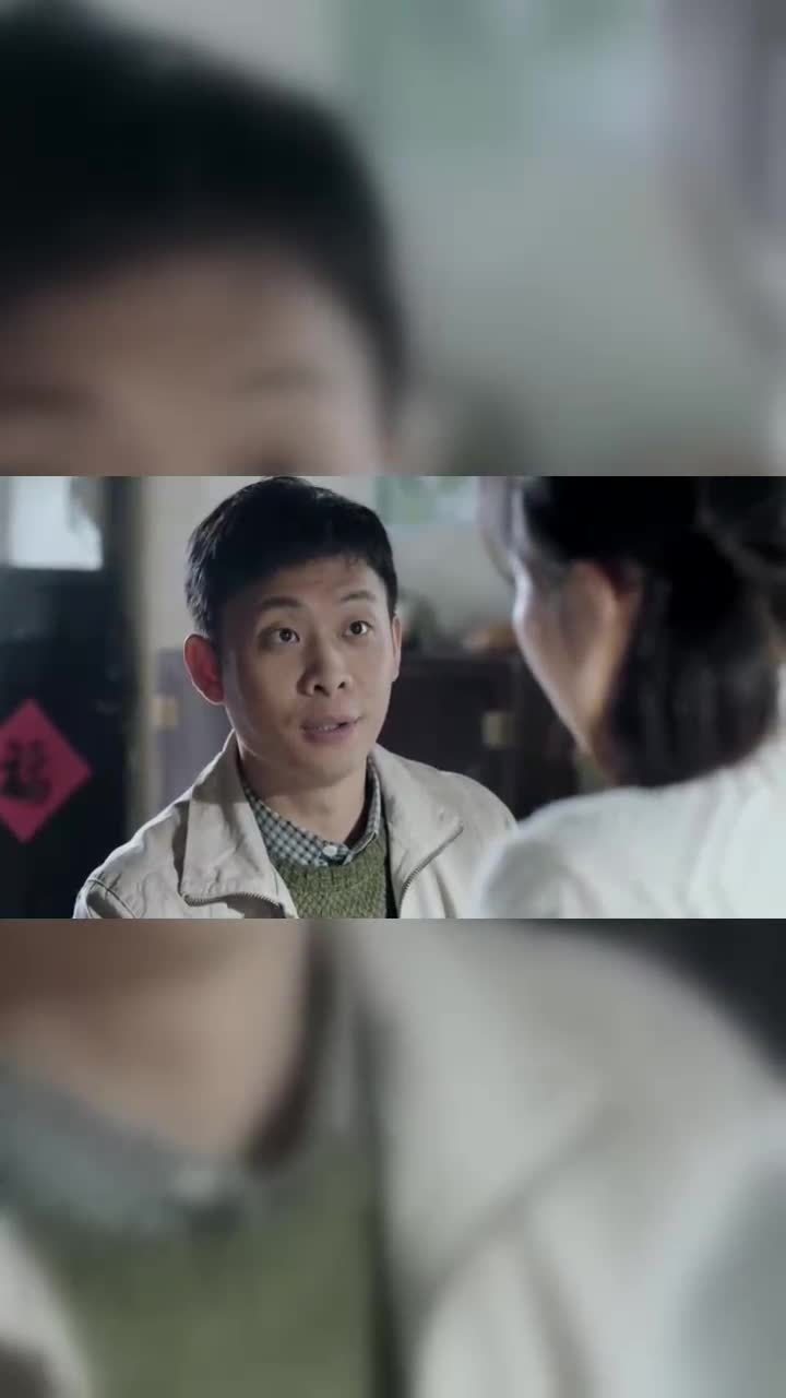 鸡毛飞上天王大山在家看见骆玉珠没回来披着雨衣就去找