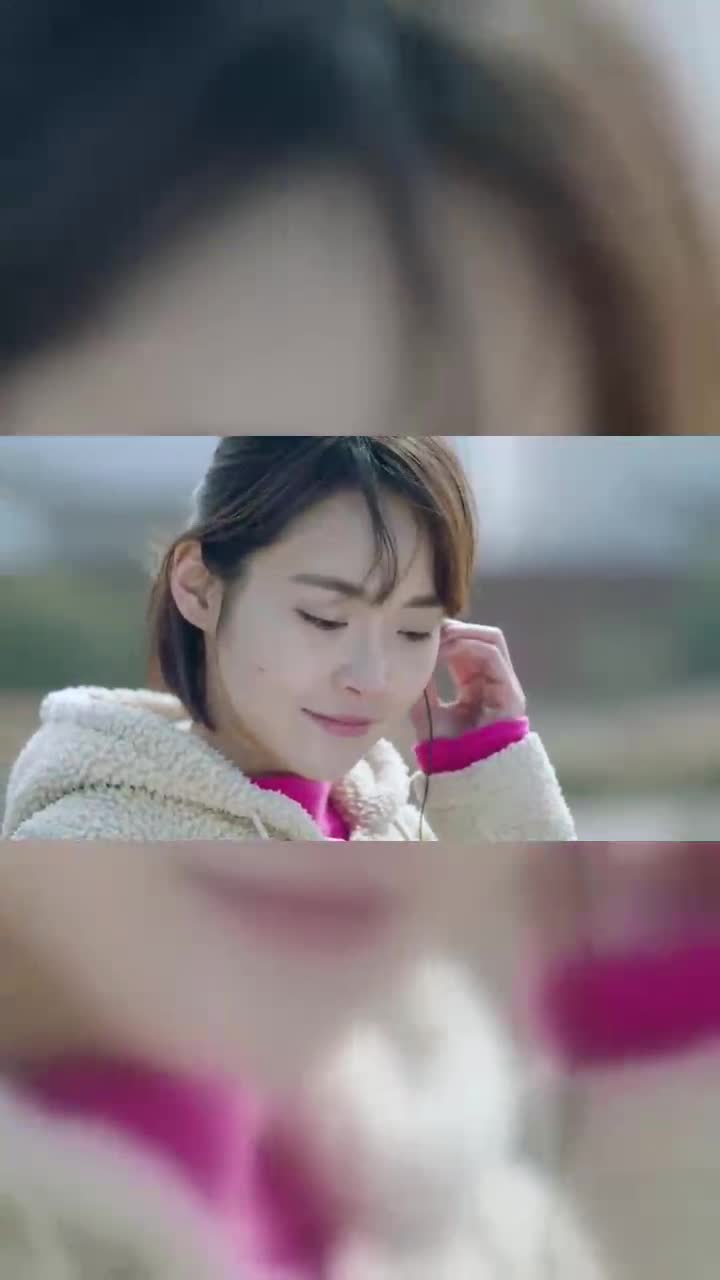 鸡毛飞上天王旭给邱岩一个耳机两人在铁轨上走像小时候一样