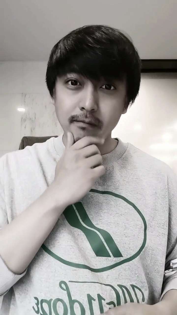 李佳航被隔离20天整个人略显沧桑满脸胡子邋遢