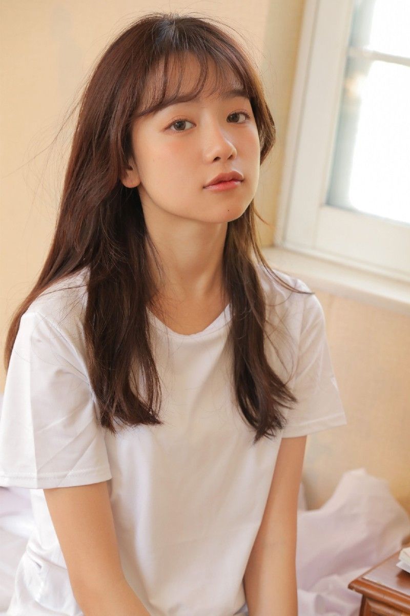 邻家小妹杏眸含水娇媚写真