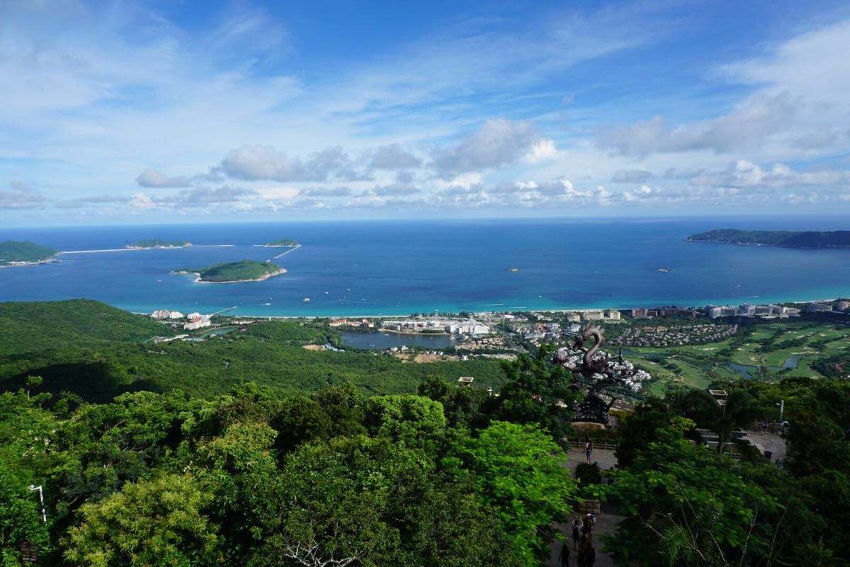亚龙湾热带天堂森林公园全海景玻璃栈桥俯视逾百米深雨林山谷