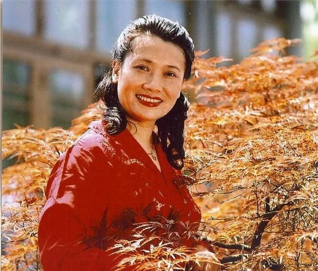 歌坛圣女朱逢博30岁和老师闪婚84岁守了老公骨灰13年