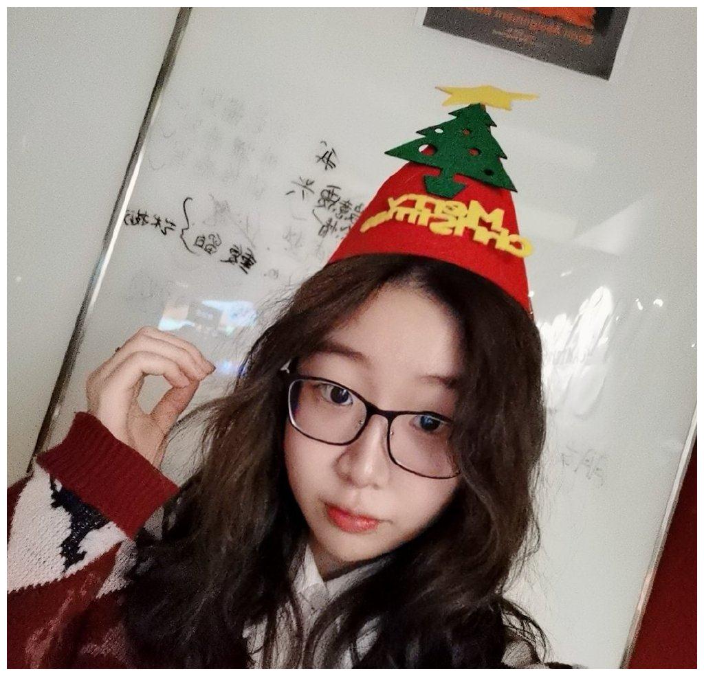 6月21日是父亲节,中国棋圣聂卫平16岁的女儿聂云菲更新社交平台,她