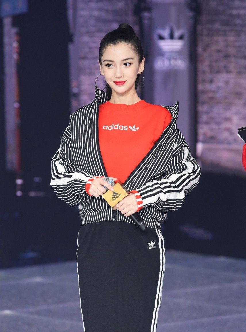 "大宝贝"杨颖的时尚穿搭十分百变,值得借鉴