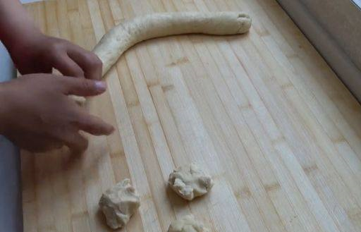 1碗面粉1个鸡蛋，做孩子爱吃的奶油面包卷，绵软醇香，早餐首选休闲区蓝鸢梦想 - Www.slyday.coM