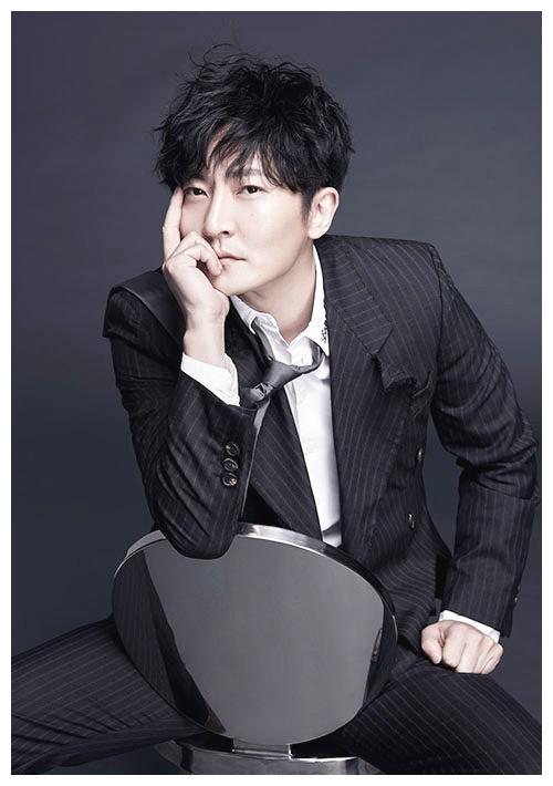 41岁"苏明成"郭京飞,出道就是男主,闪婚美娇妻,与陆毅是连襟