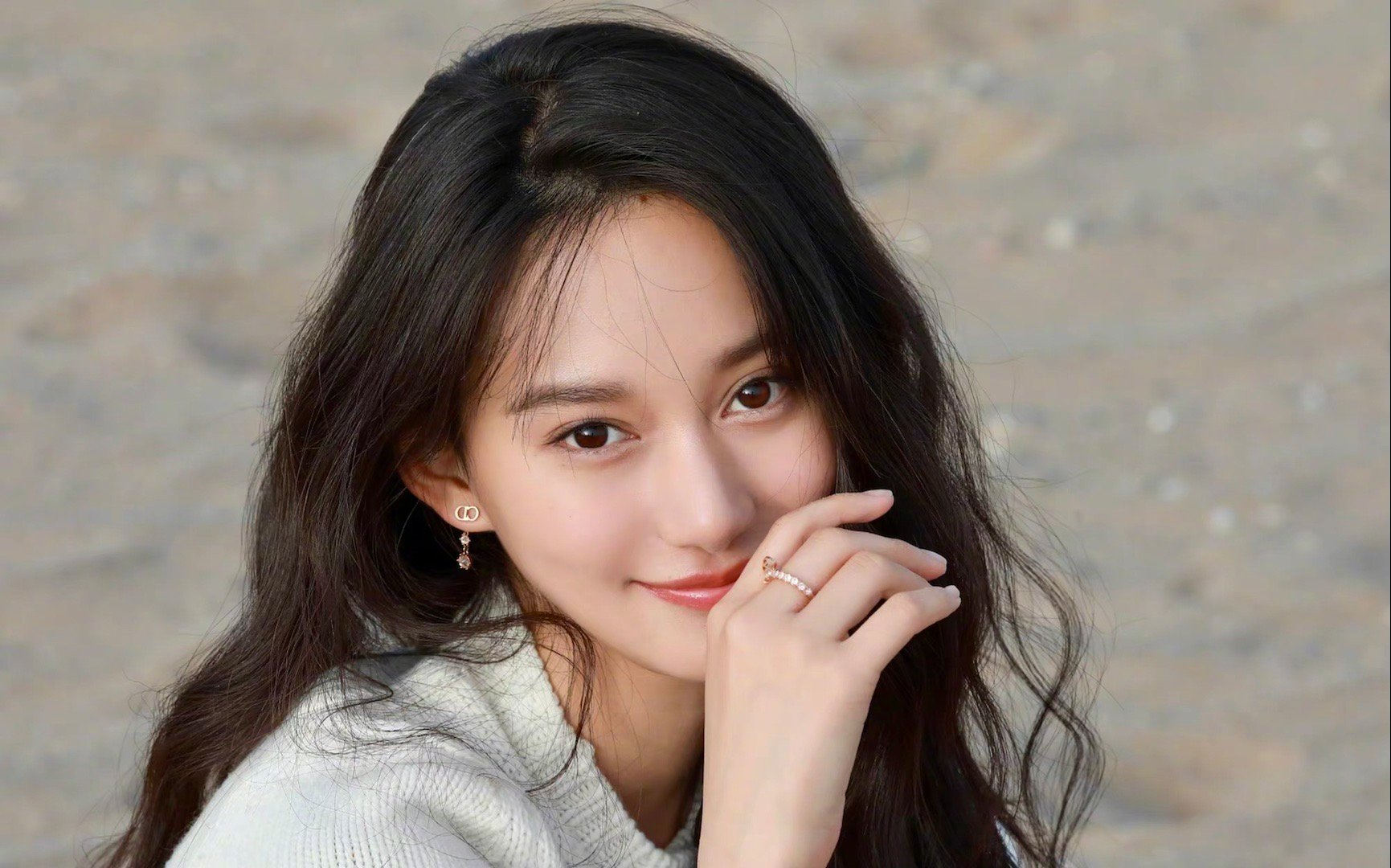 夏梦早秋写真时尚感的秋日穿搭波浪卷发美丽动人