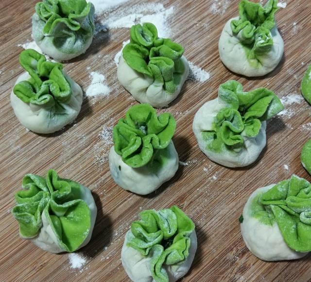 高颜值翡翠白菜饺子,绿白相间,家里人都爱吃