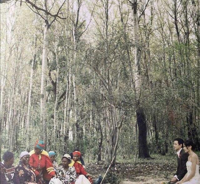 吴彦祖晒与妻子在南非举办婚礼照片庆祝11周年
