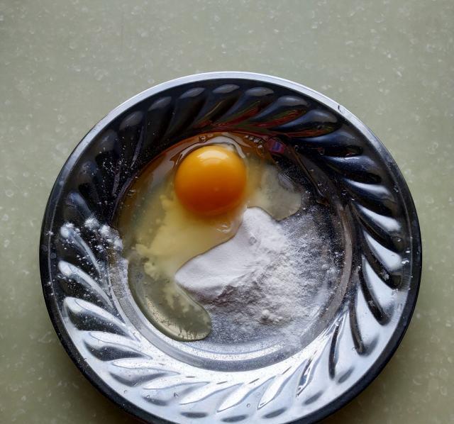 黄鲫子鱼煎鸡蛋,外酥里嫩,鲜香美味