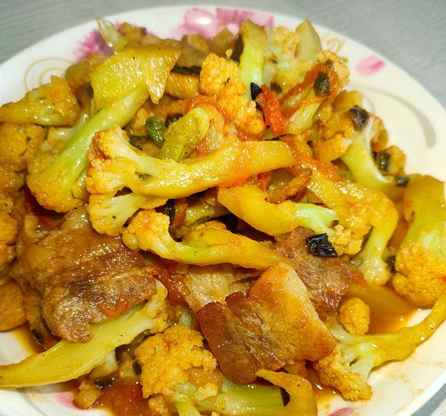 花菜炒肉,简单易做的家常菜