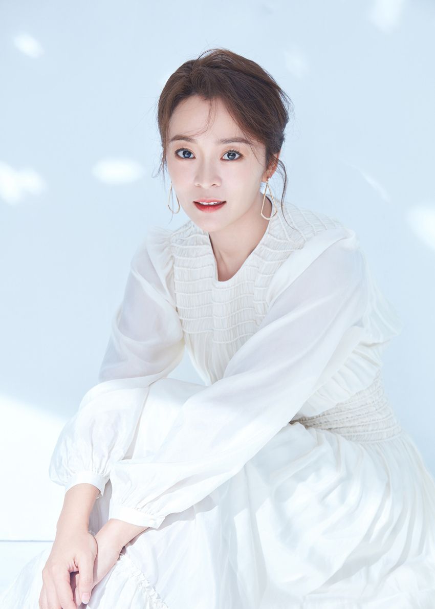 王嘉最新白裙写真曝光 气质优雅唯美宛如童话_高清图集_新浪网