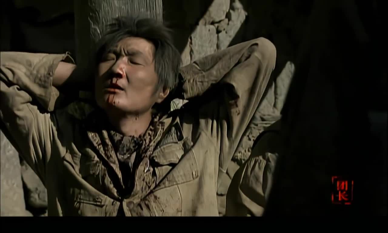 我的团长我的团:不辣讲着自己的故事,大家都在摸摸听着